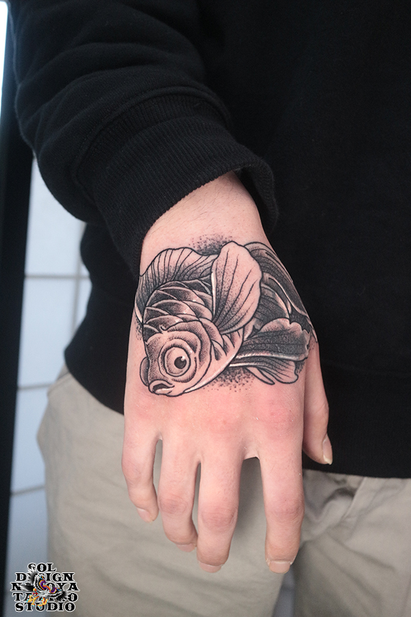 ワンポイントから手のひらサイズは飛び込みで サイ以上は後日ご予約をベースに施術を行っています 来週 26 30日 の施術枠に多数空きあります 明るい店内でファーストタトゥー 女性の方も安心です タトゥーなら名古屋大須のsol Design Nagoya Tattoo Studio ワンポイントから手のひらサイズは飛び込みで サイ以上は後日ご予約をベースに施術を行っています 来週 26 30日 の施術枠に多数空きあります 明るい店内でファーストタトゥー 女性の方も安心です タトゥーなら名古屋大須のsol Design Nagoya Tattoo Studio