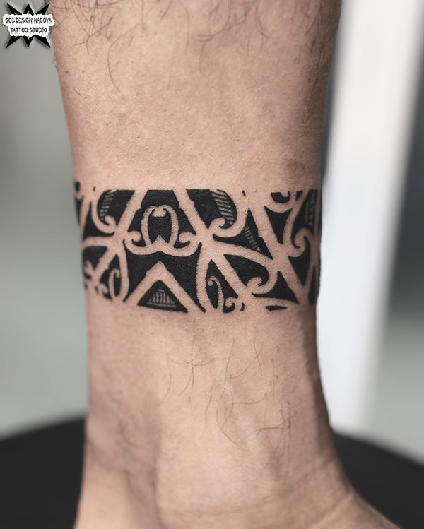 大須　タトゥー　トライバル