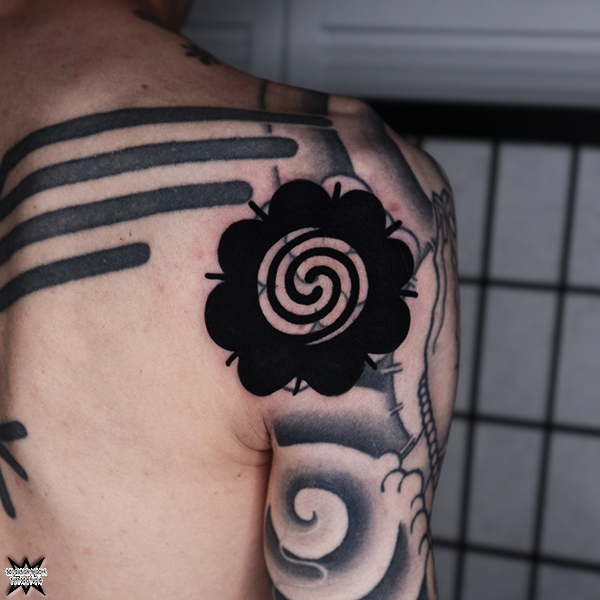 大須　タトゥー　トライバル