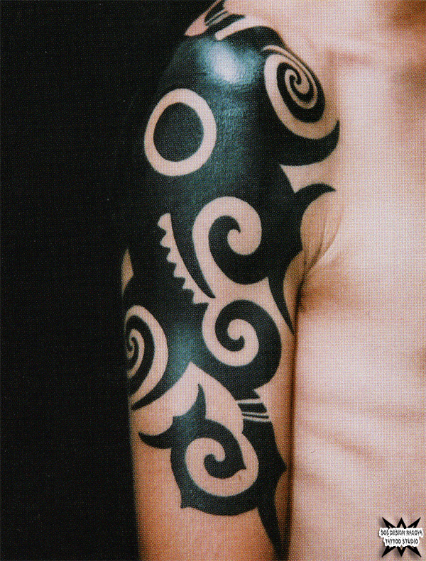 大須　タトゥー　トライバル